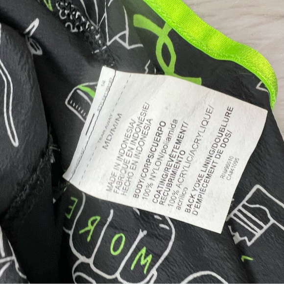 Under Armour UA Run Hundred Packable Jacket 1368161 001 Women’s Sz M - Picture 8 of 16